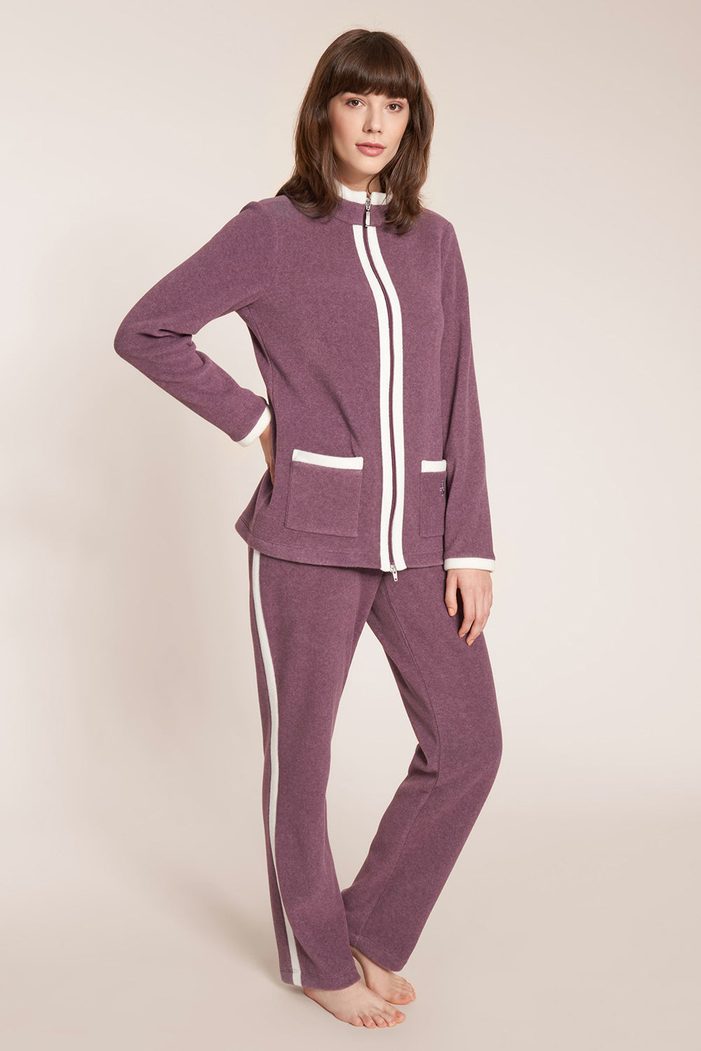 Frontalbild von Féraud Hausanzug