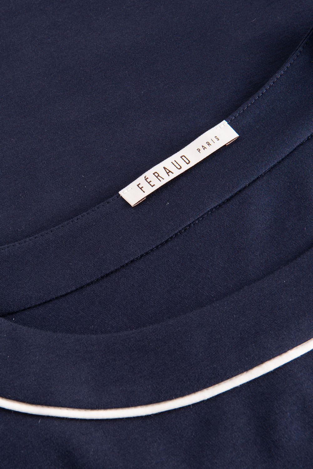 Ganzkörperbild von Féraud Nachthemd Knielang