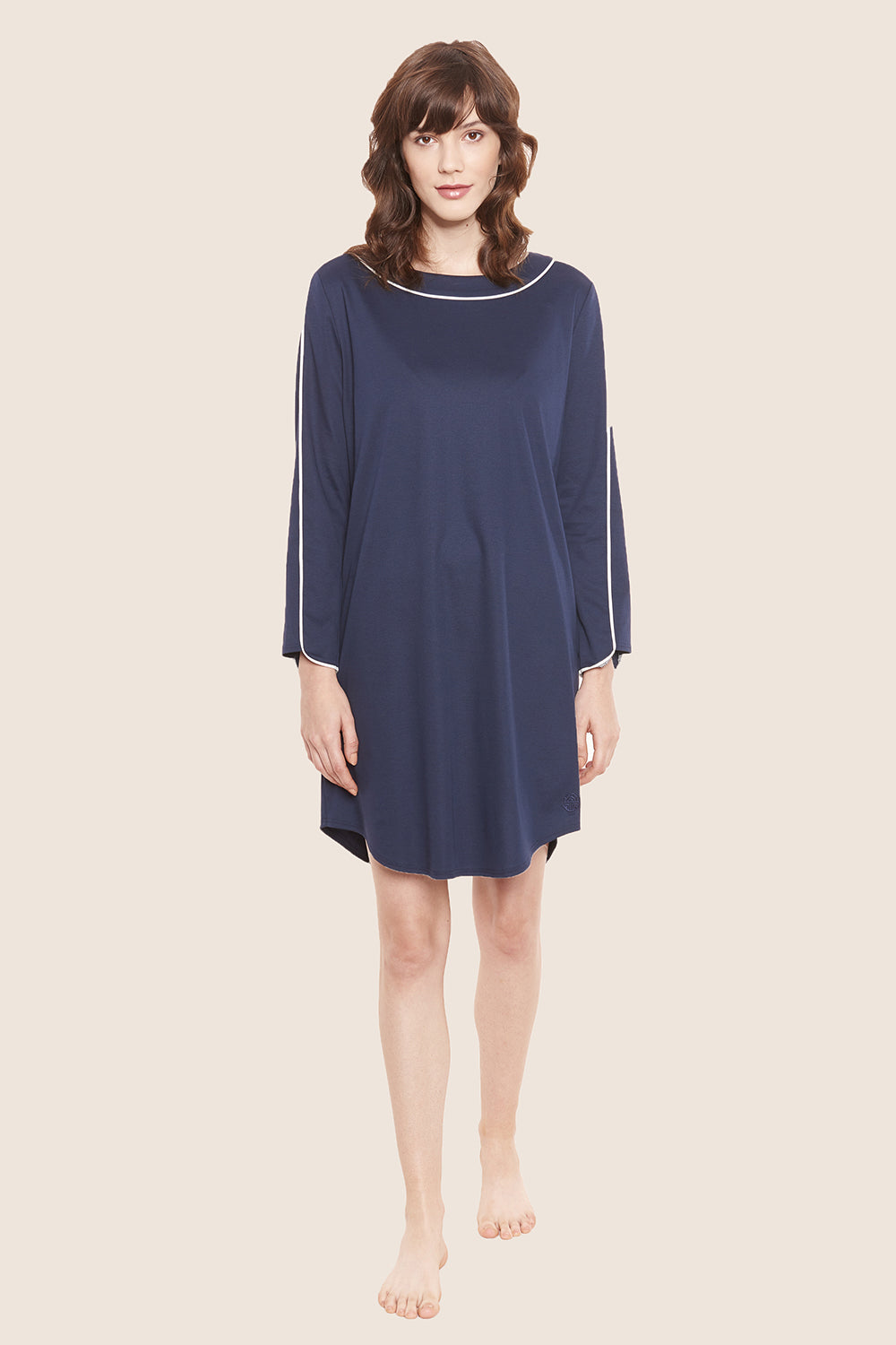 Frontalbild von Féraud Nachthemd Knielang