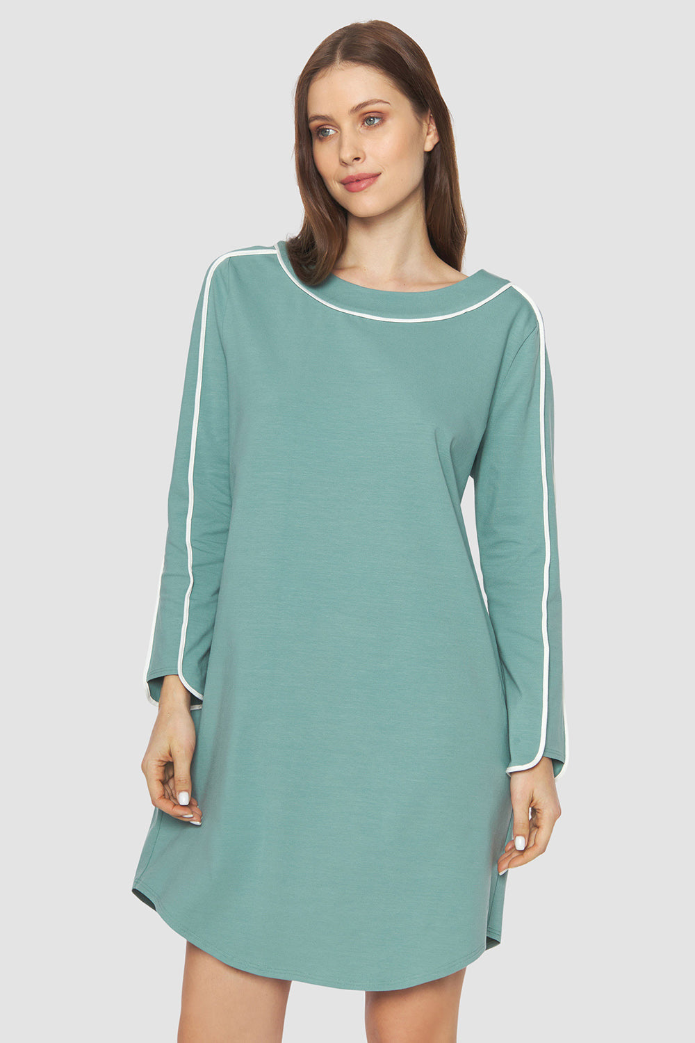 Frontalbild von Féraud Nachthemd Knielang