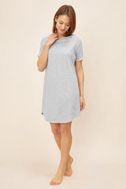 Frontalbild von Féraud Nachthemd Knielang