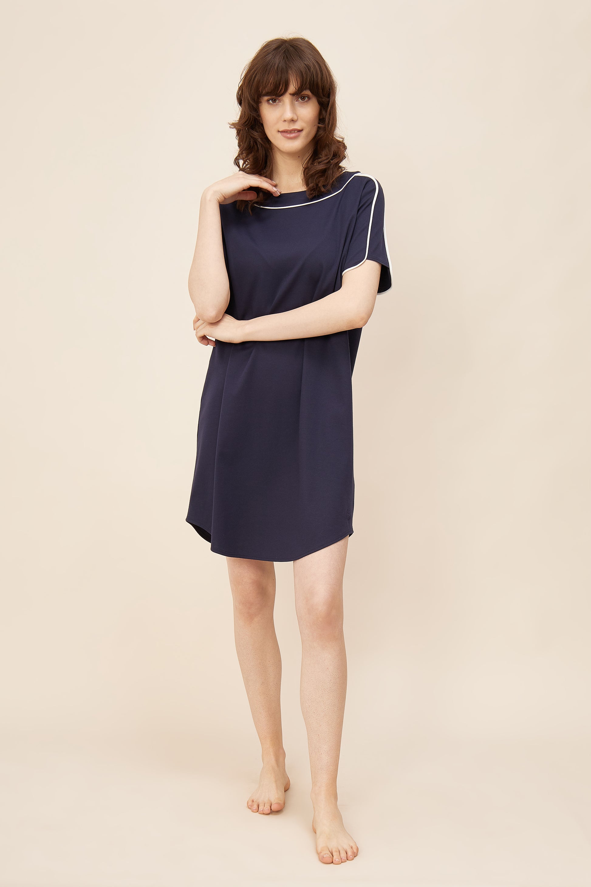 Frontalbild von Féraud Nachthemd Knielang