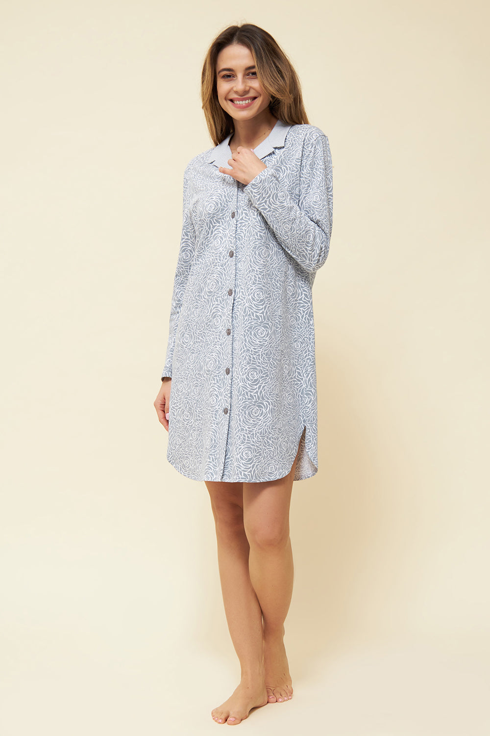 Frontalbild von Féraud Nachthemd Knielang