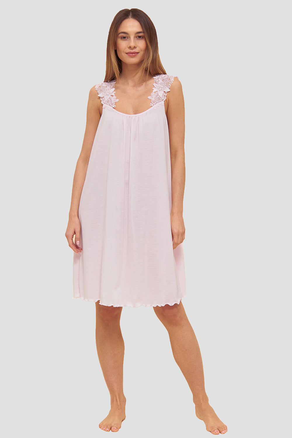 Frontalbild von Féraud Nachthemd Knielang