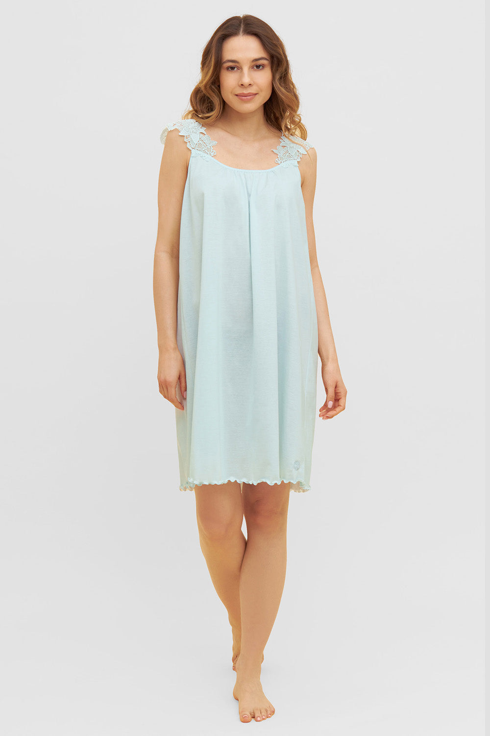 Frontalbild von Féraud Nachthemd Knielang