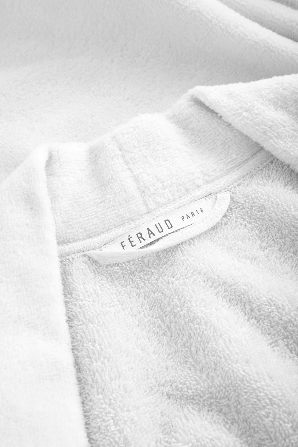 Ganzkörperbild von Féraud Mantel Knielang