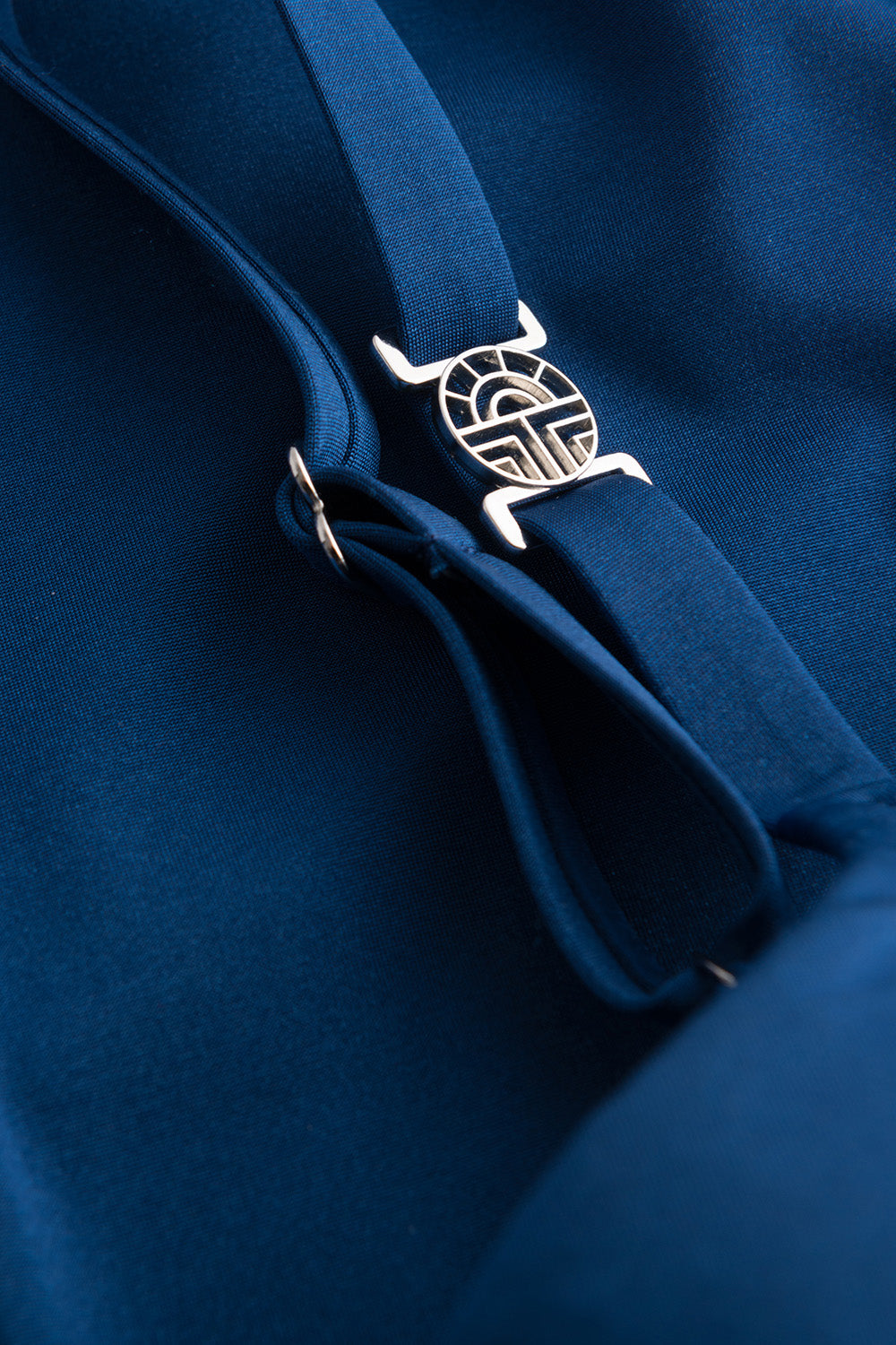 Ganzkörperbild von Féraud Badeanzug